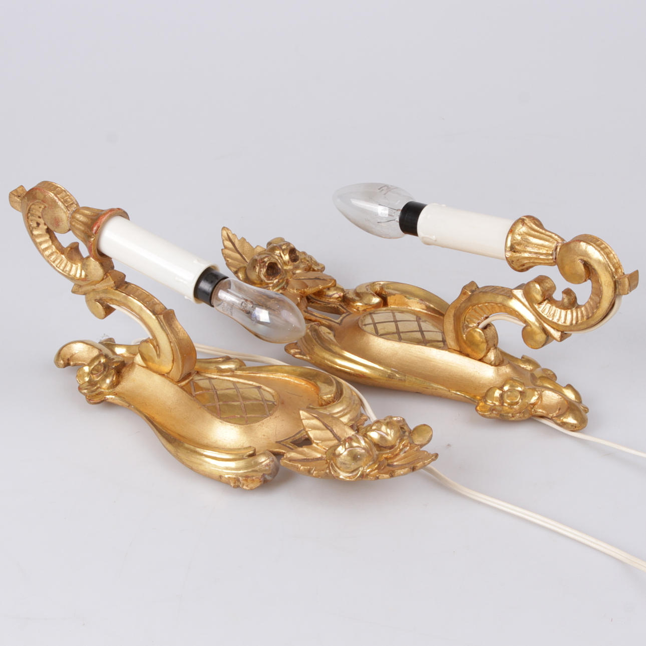 VÄGGLAMPETTER, förgyllda, rokokostil, 1900-tal.