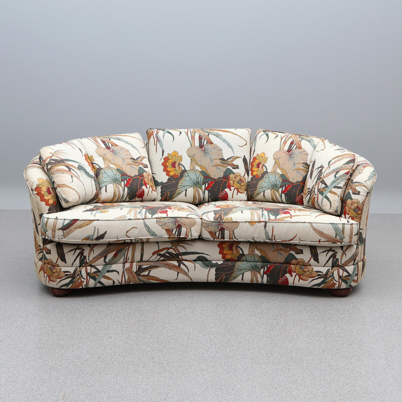 DIE ANDERSSON-BRÜDER, SOFA. Textile Polsterung. „Claire“.