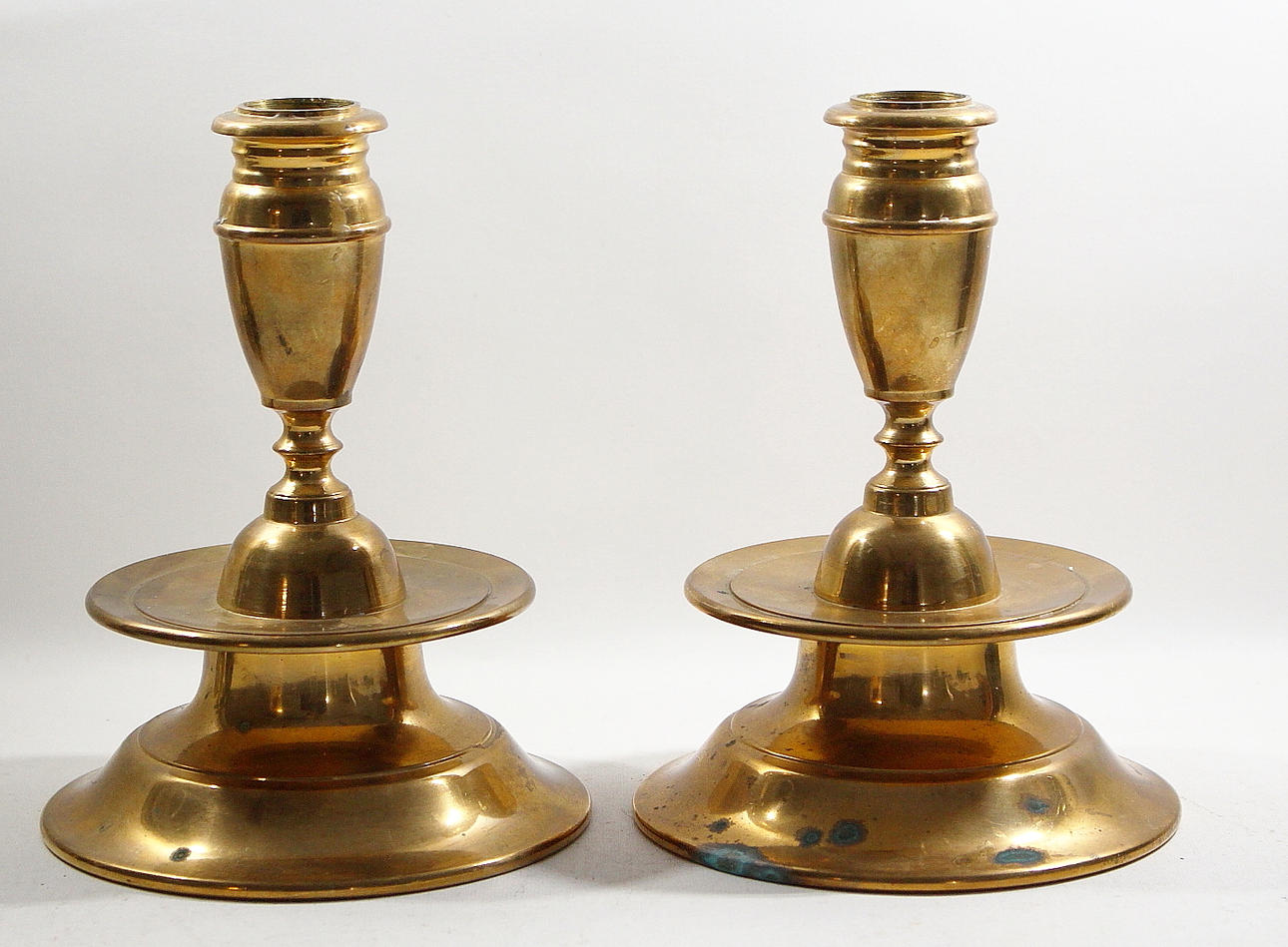 LJUSSTAKAR, paret, malm.