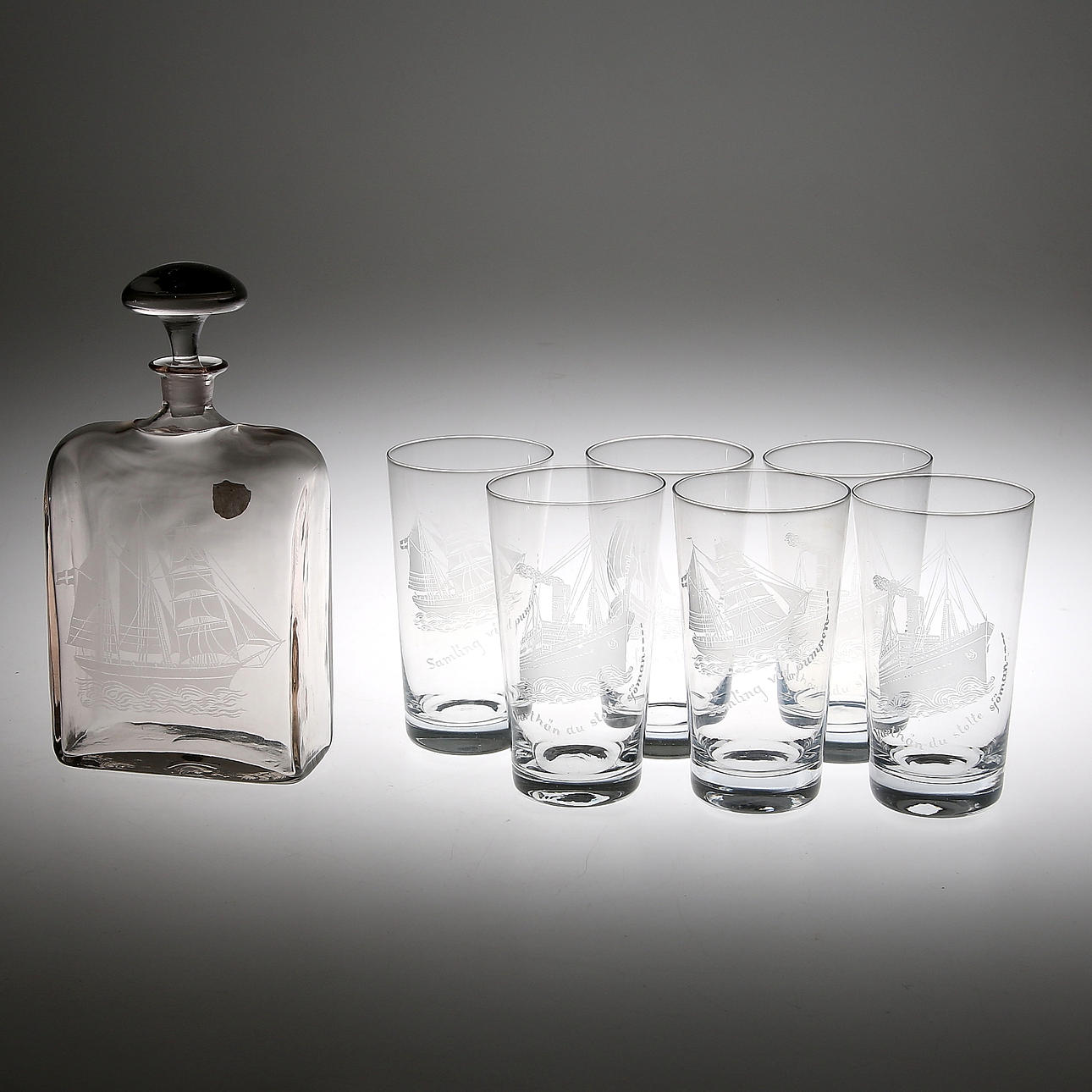 KARAFF samt GLAS, 7 delar, skeppsmotiv, Trelleborgs glasbruk, 1900-talets första hälft.