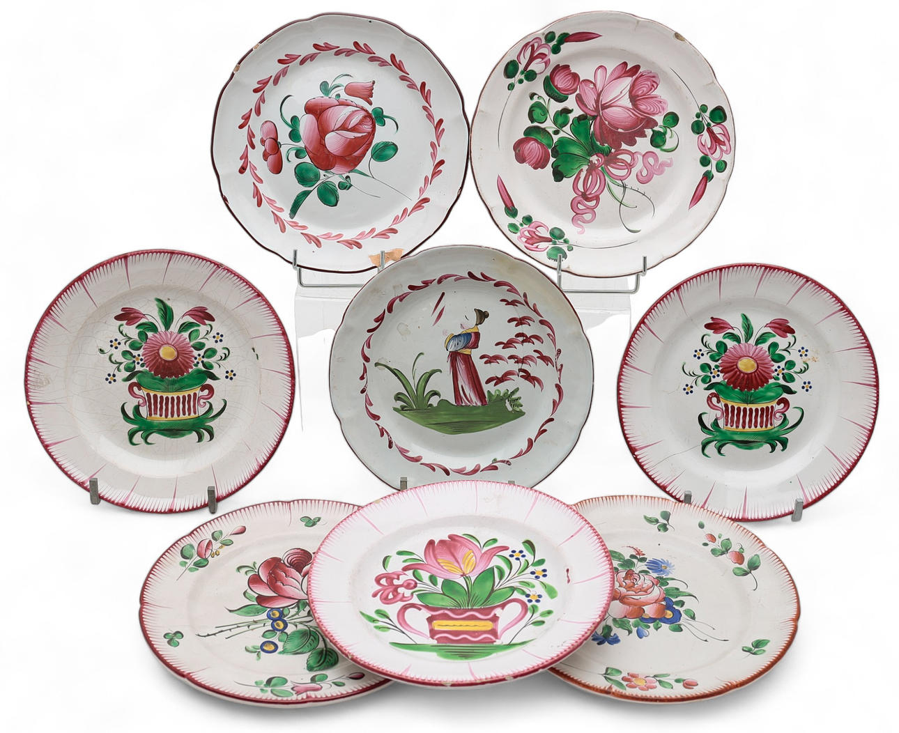 Acht französische Teller aus Steingut von Saint-Clément.