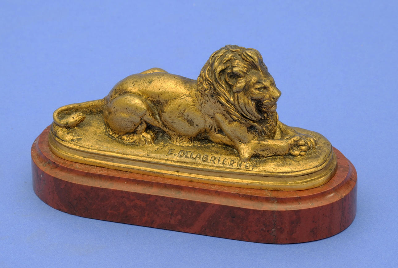 PAUL ÈDUARD DELABRIÉRRE (1829 PARIS - 1912). ”Liggande lejon”.