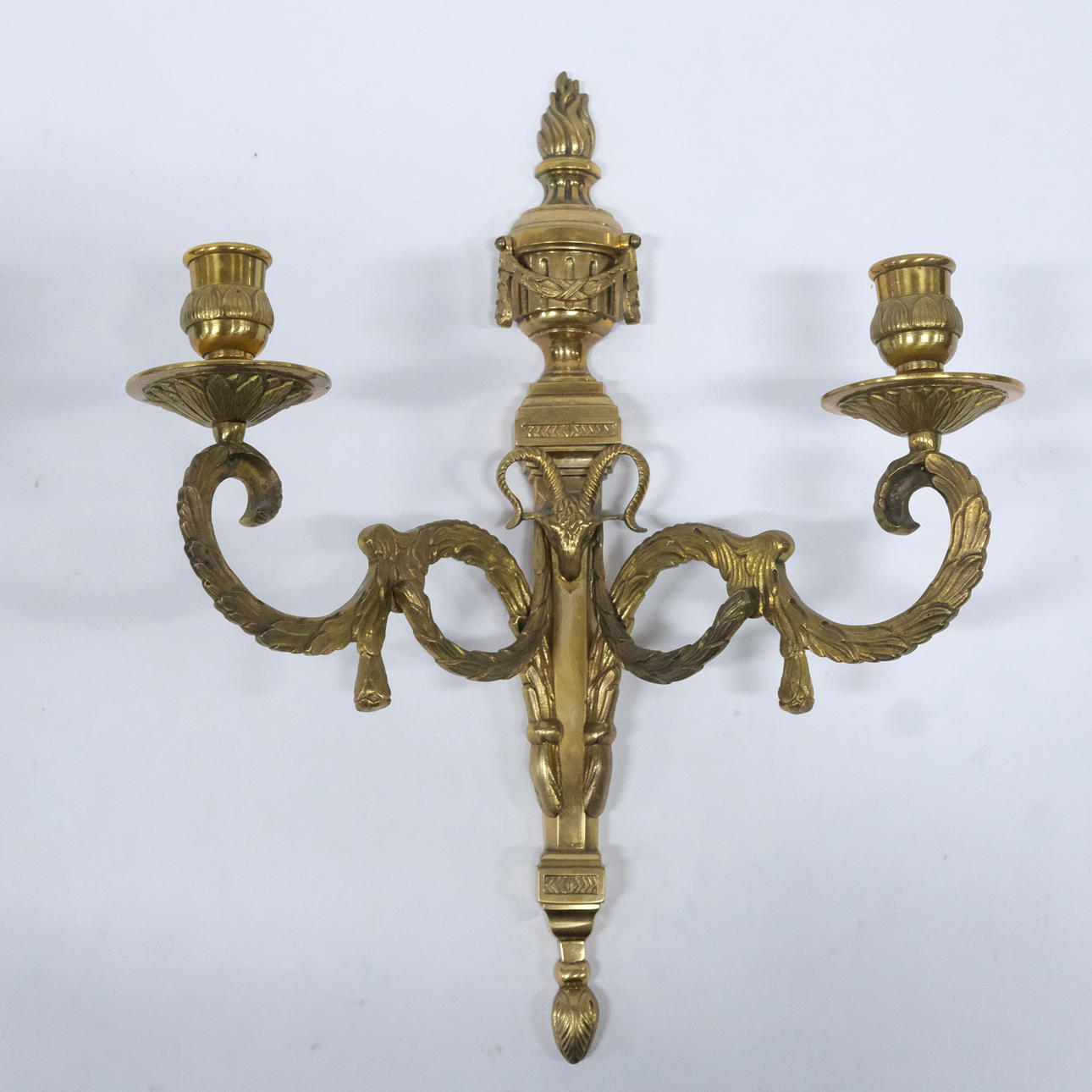 VÆG LYSESTAGE, MESSING, GUSTAVIANSK STIL.