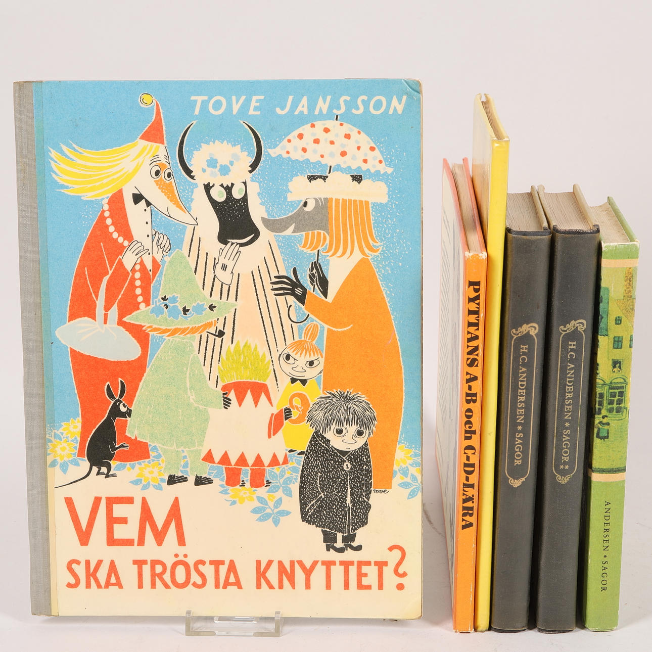 A set of 6 books, including H.C. Andersen and Tove Jansson, later half of the 20th century.