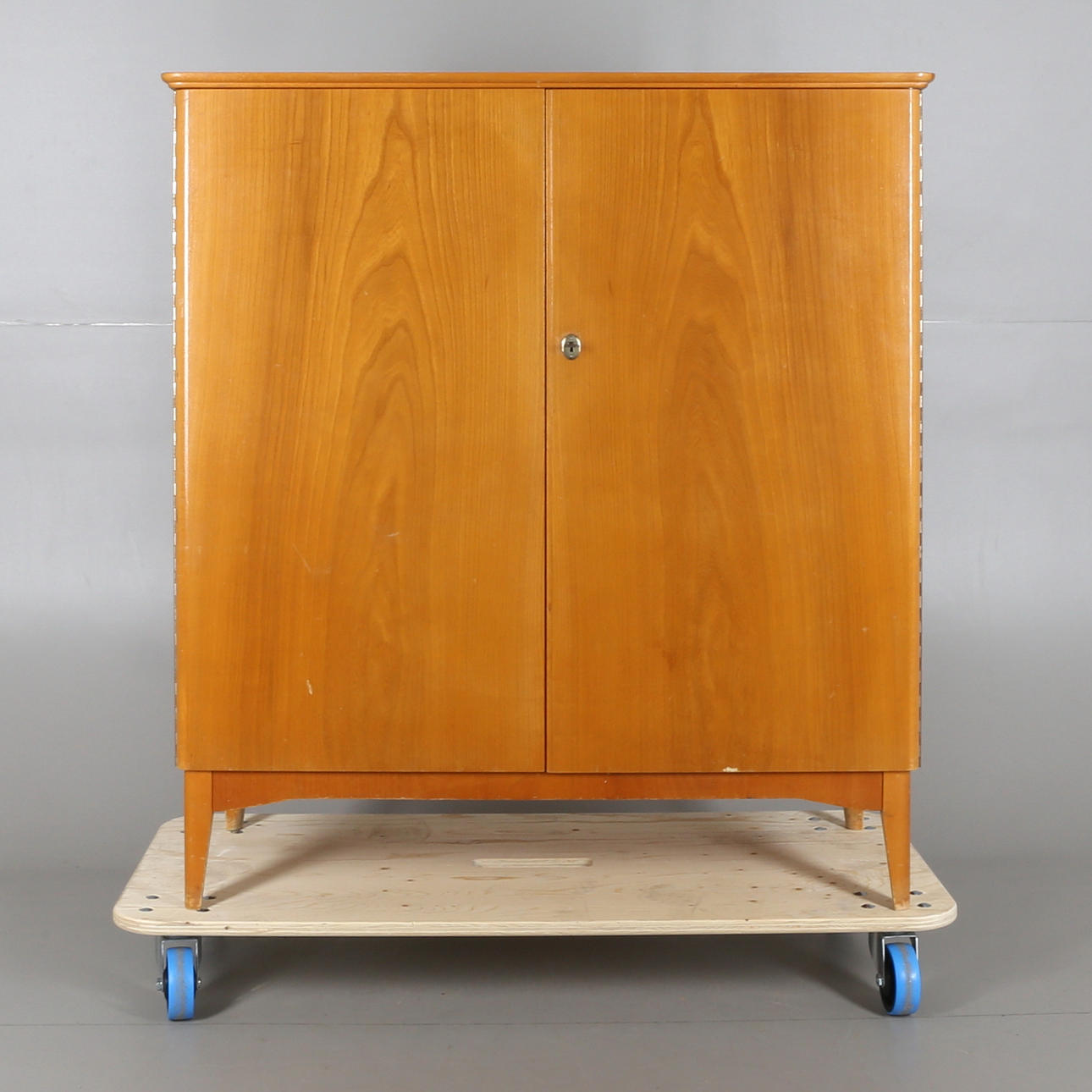 LINNESKÅP, trä, 1950/60-tal.