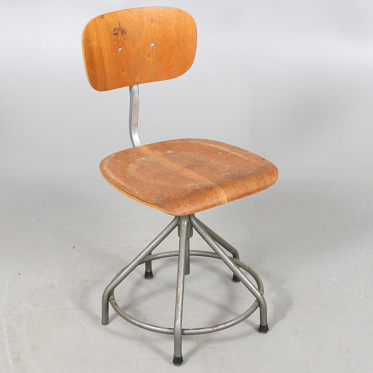 TEOLLISUUSTUOLI, 1900-luku.