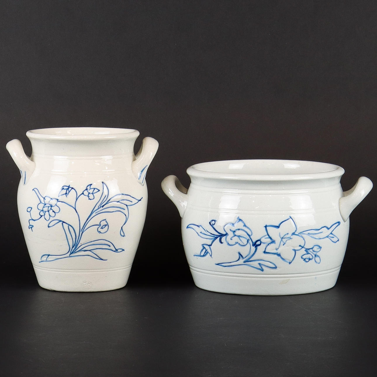 KRUKOR 2 stycken, en stämplad Rörstrand.