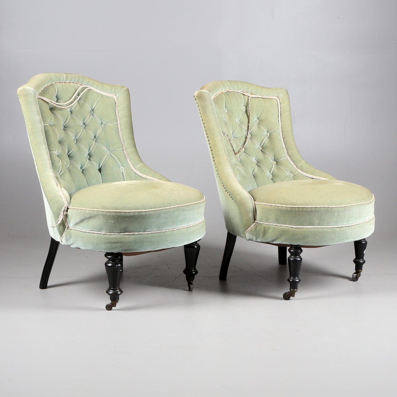 EMMAFÅTÖLJER, ett par, grön plysch, 1900-tal.