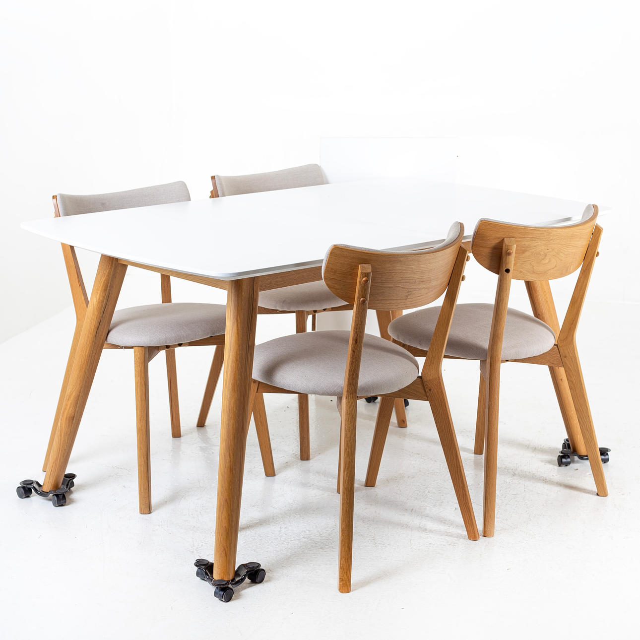 SPISESTUE, 5 stykker, moderne.