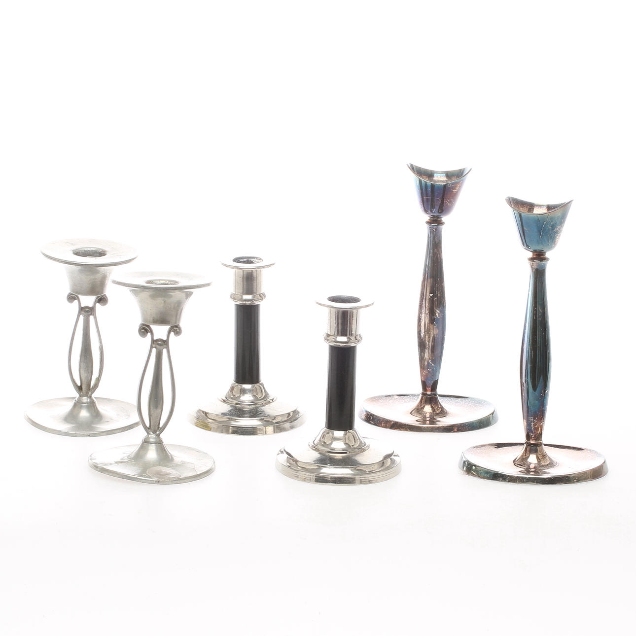 LJUSSTAKAR 3 par, varav ett par i tenn stämplad Tela, 1900-tal.