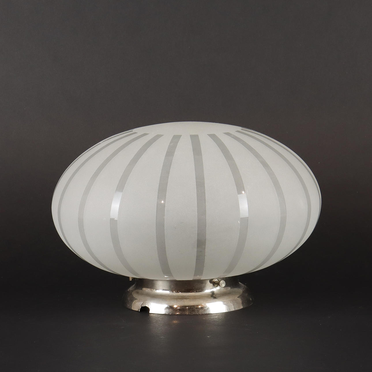 DECKENLEUCHTE nur mit Schale und Halterung.