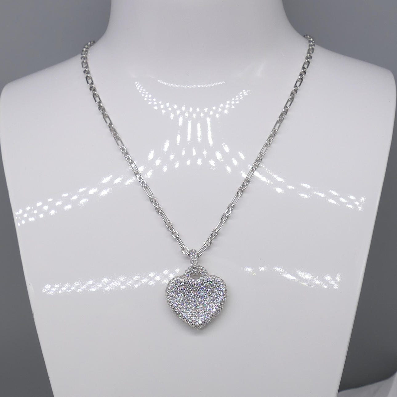 Collar GEM-SET HEART.