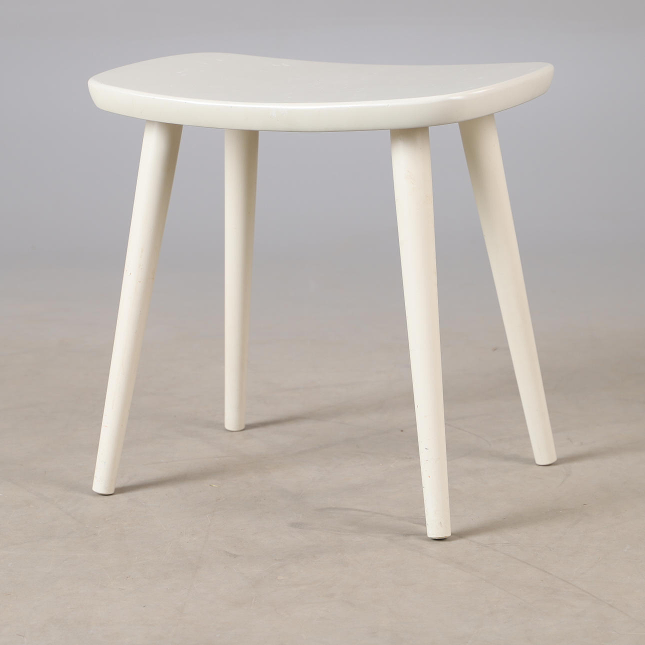 EXTRACTO DE YNGE. Palet, «Palet». pintado de blanco.