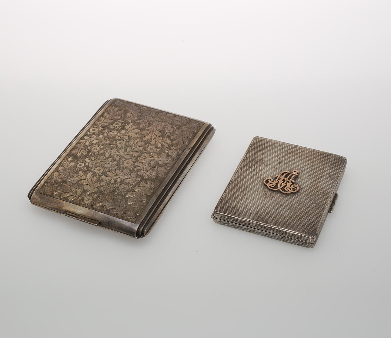 CIGARETTETUI, 2 stycken,Silver Vikt ca. 212 gram.