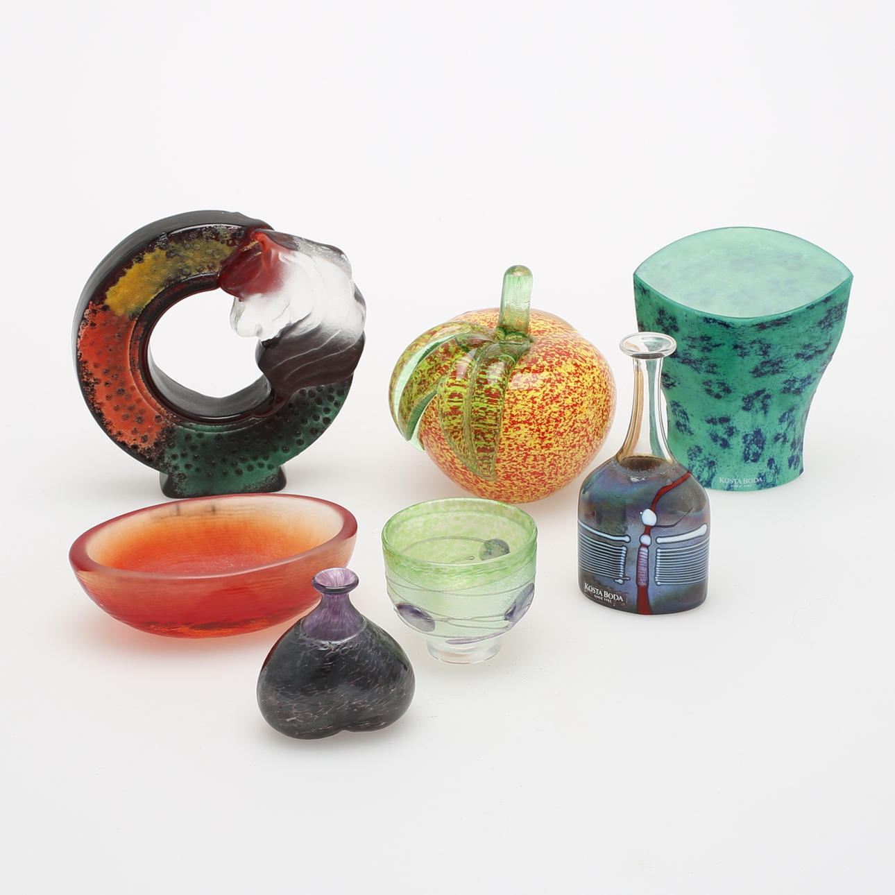 GLASFÖREMÅL, 7 st, miniatyrer, bl.a Bertil Vallien, Kjell Engman.