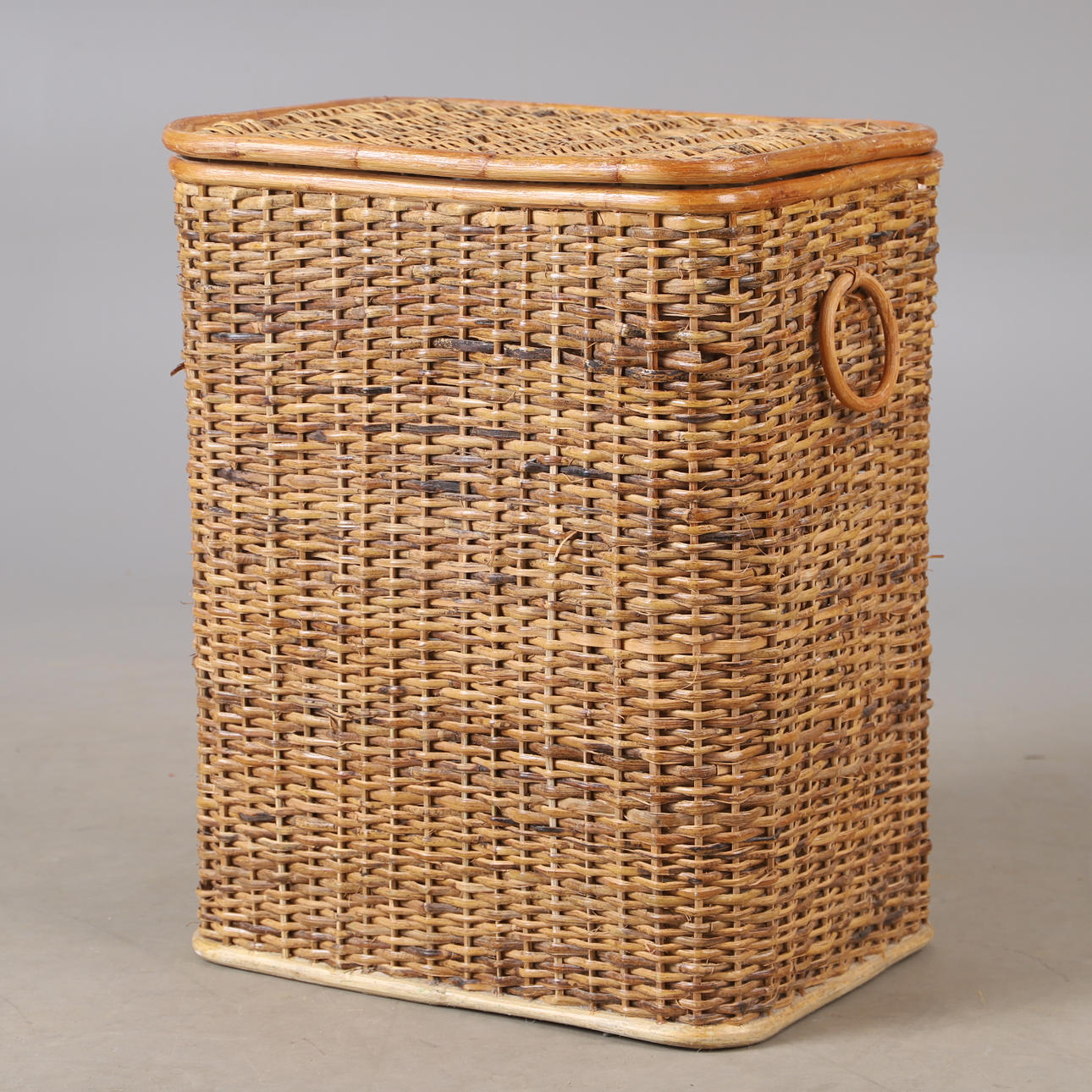 TVÄTTKORG, rotting.