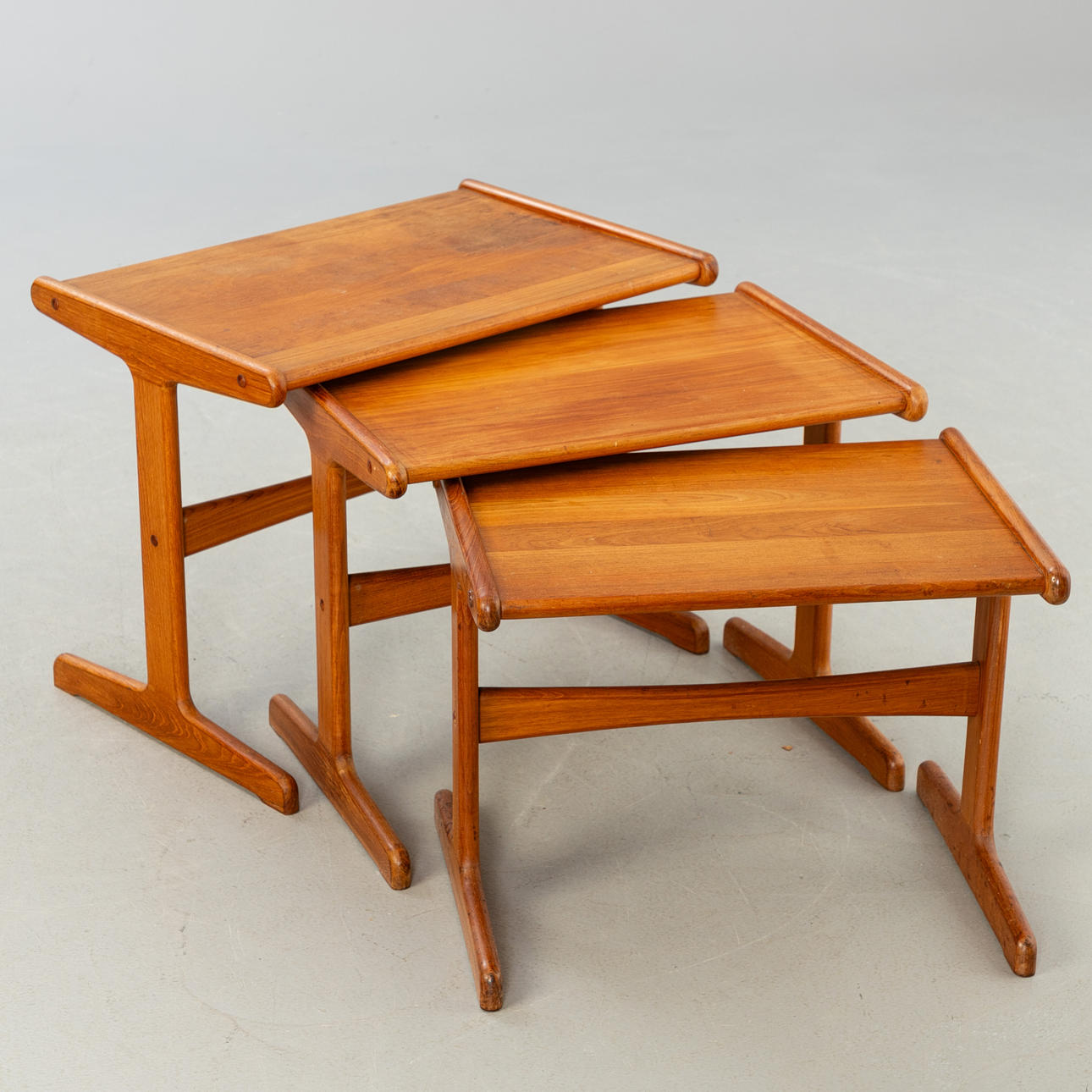 Juego de 3 mesas, años 70.