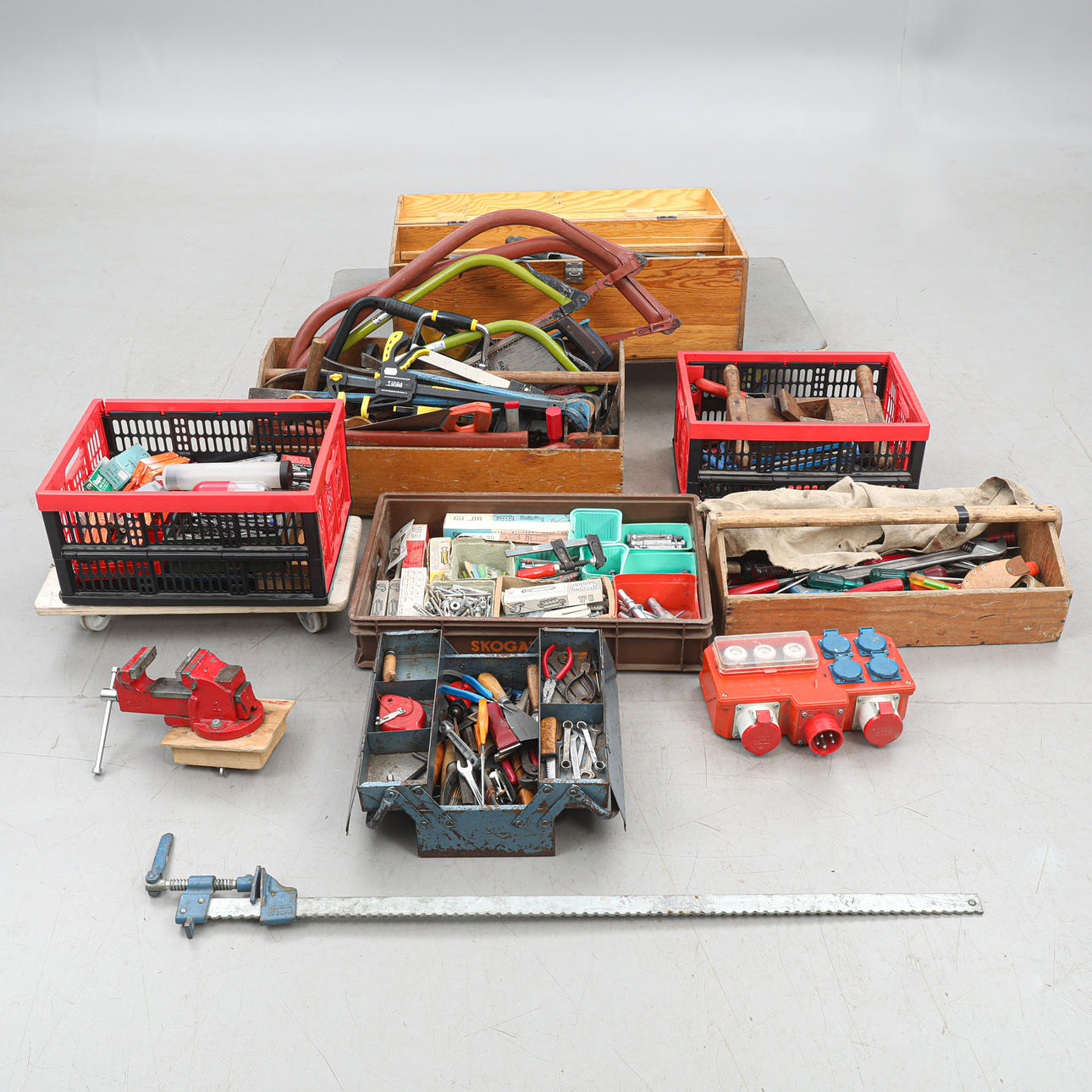 HAND TOOL, large batch, and plug.