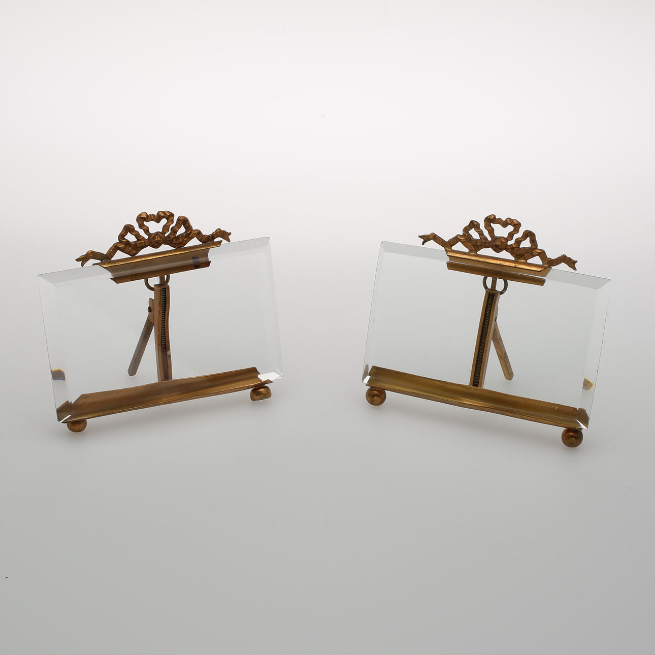 FOTORAMAR, ett par. Mässing, gustaviansk stil, tidigt 1900-tal.