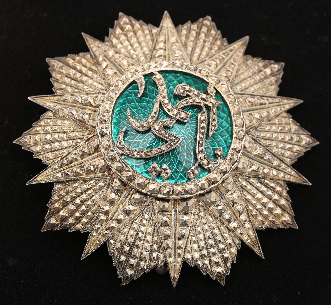 NISHAN IFTIKHAR, Tunisien, kraschan, silver och emalj, 85 mm.