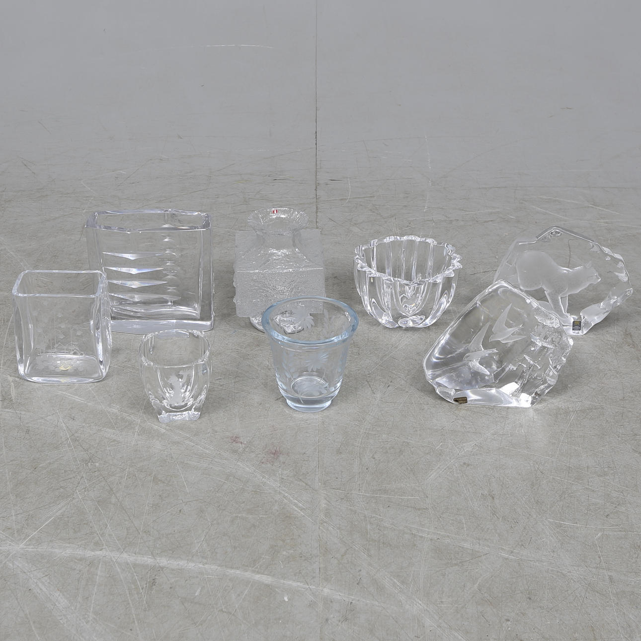 GLASFÖREMÅL, 8 delar. Bland annat Timo Sarpaneva Iittala 1900-talets andra hälft.
