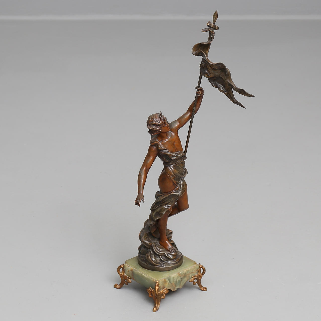 AUGUSTE MOREAU. EFTER. Skulptur, patinerad metall och onyx, sen tillverkning.