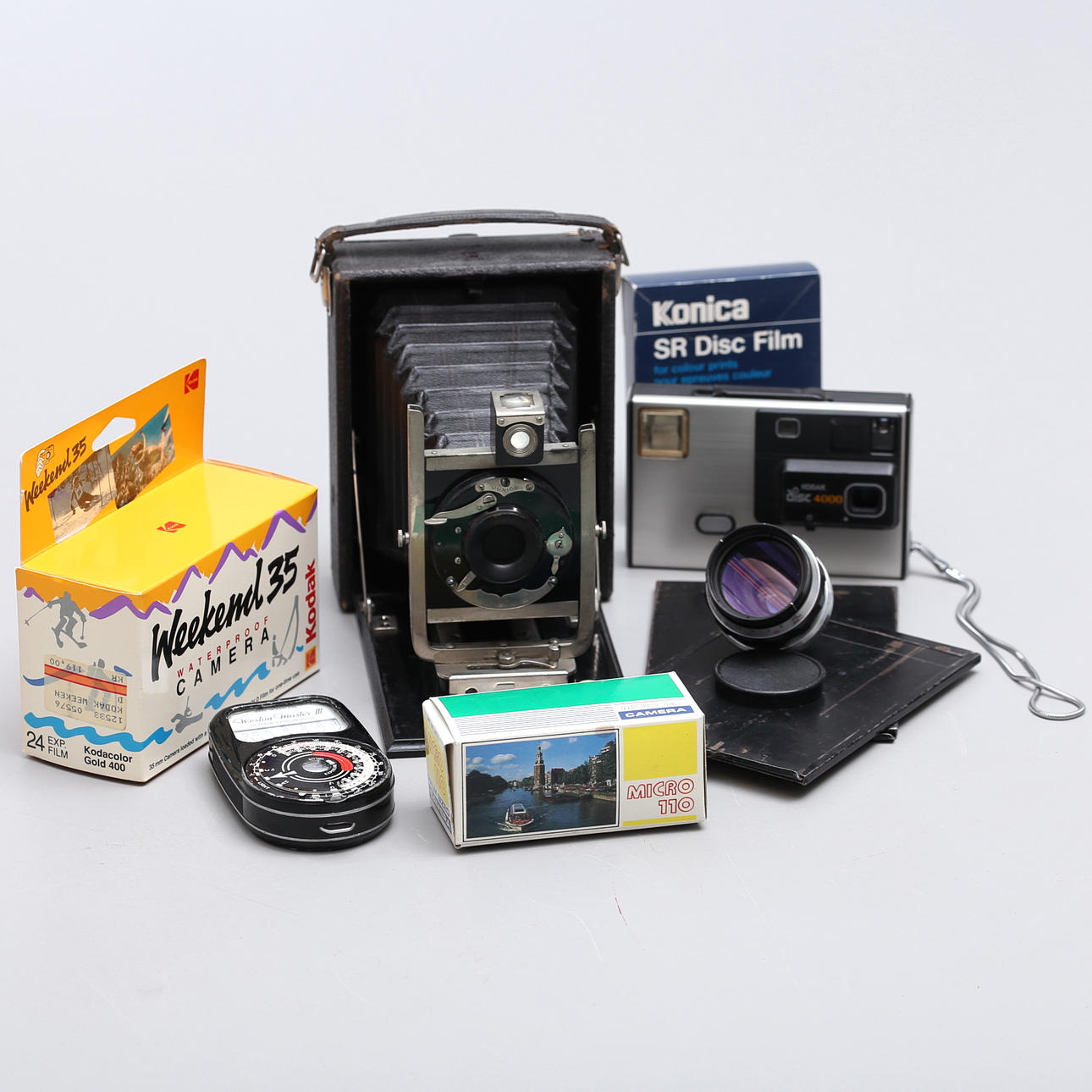 CAMERAS/CAMERA ACCESSORIES, 7 pieces.