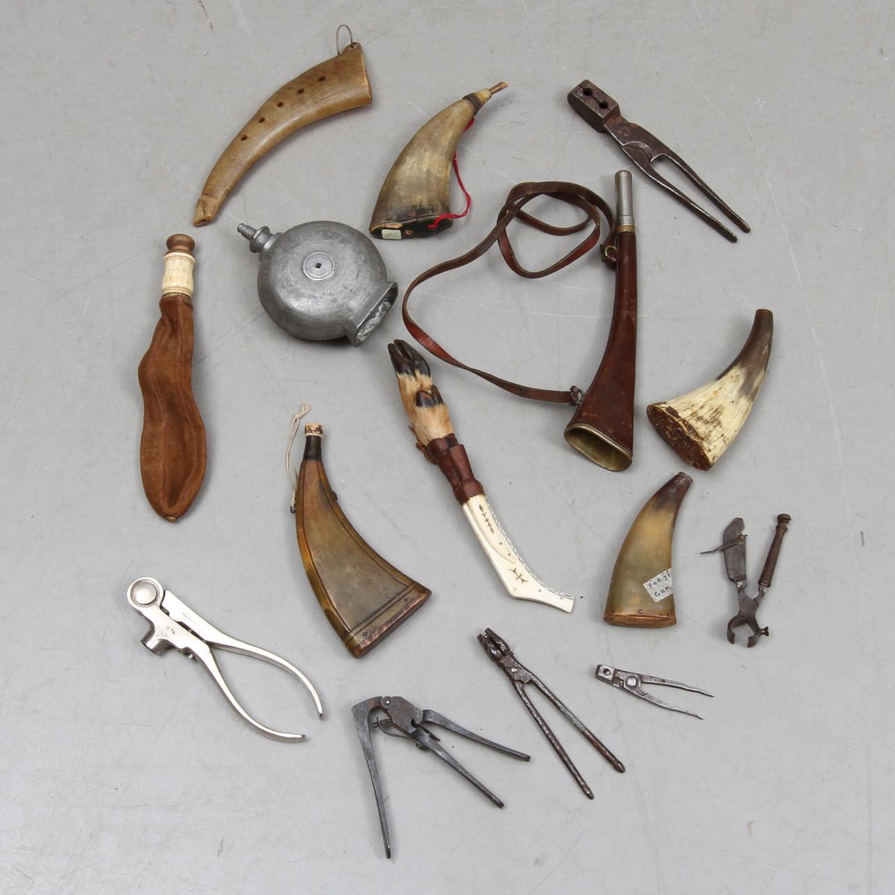 PARTI DIVERSE, bla kultänger och kruthorn, 18 & 1900-tal.