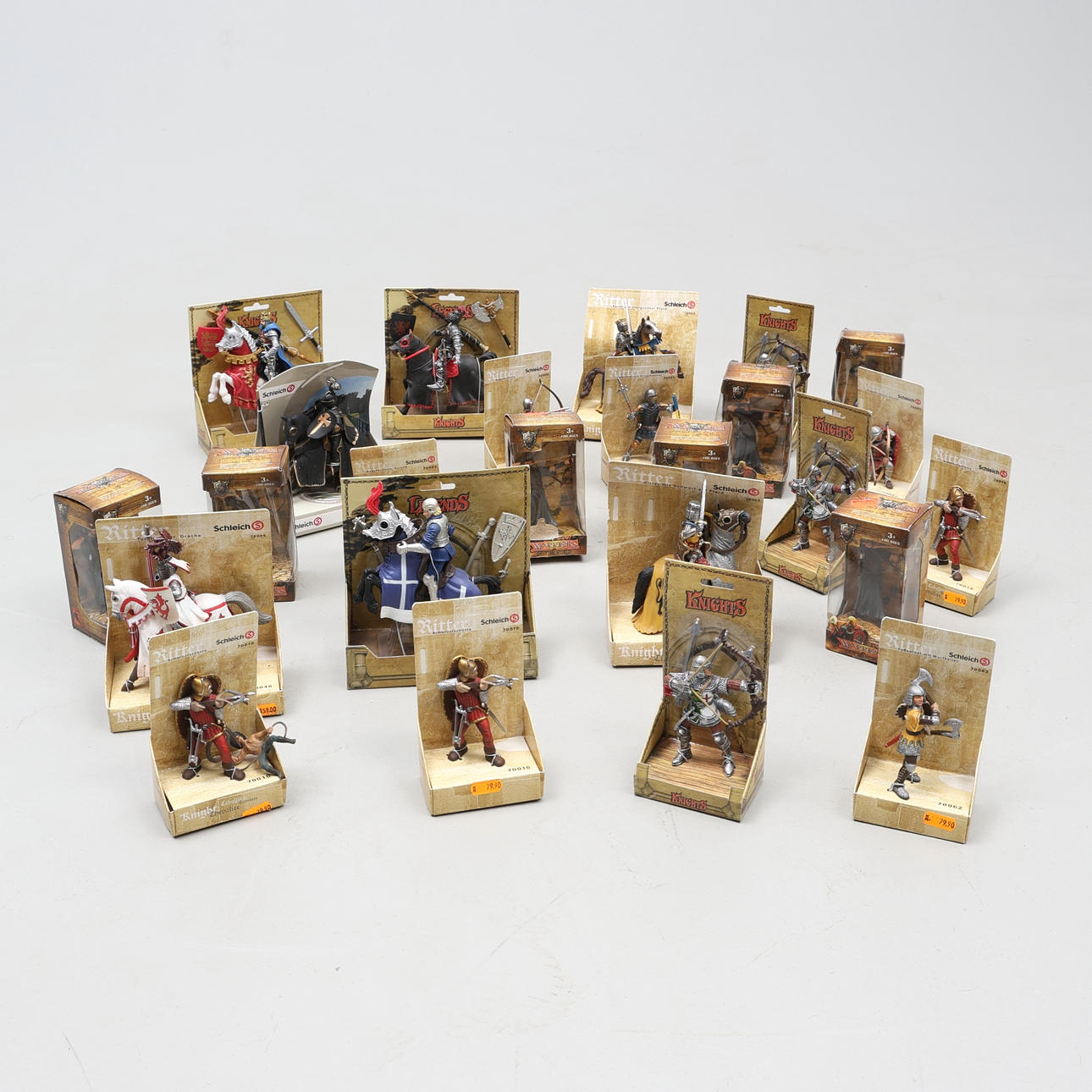 SPIELZEUGFIGUREN 25, darunter Ritter.