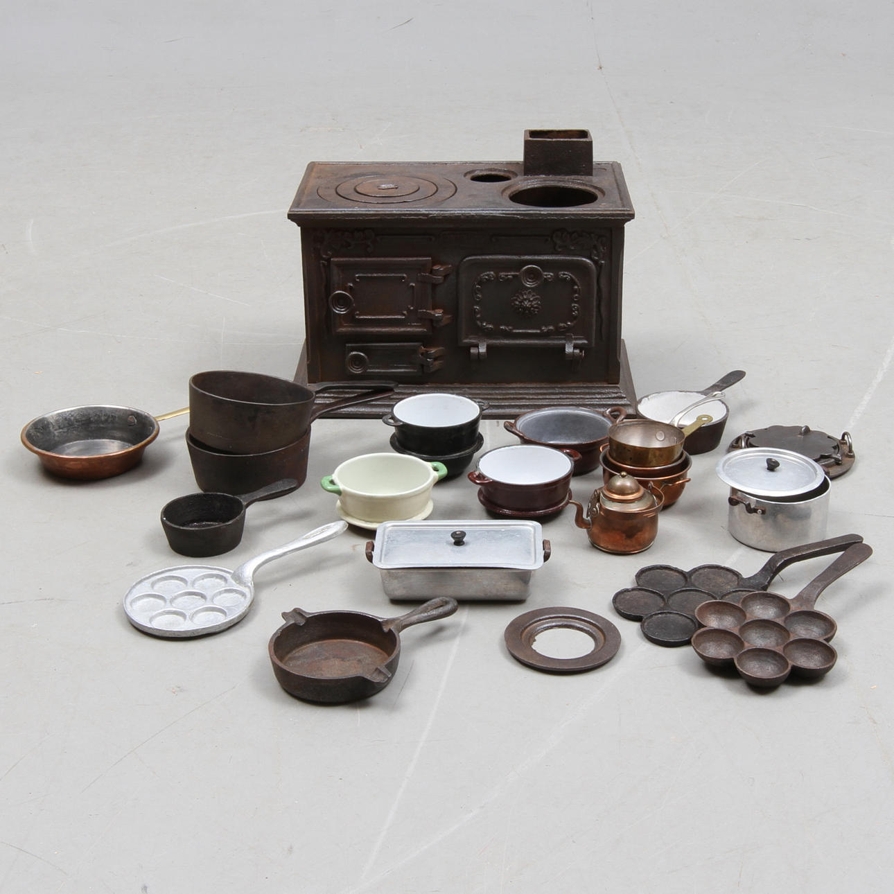 BARNSPIS, gjutjärn, Bruzaholm samt diverse tillbehör.