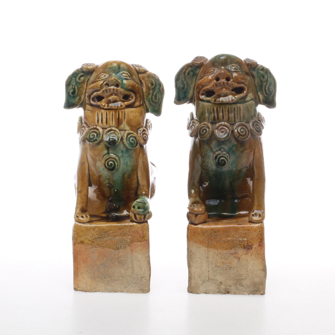 FOHUNDAR, ett par, keramik, Kina.