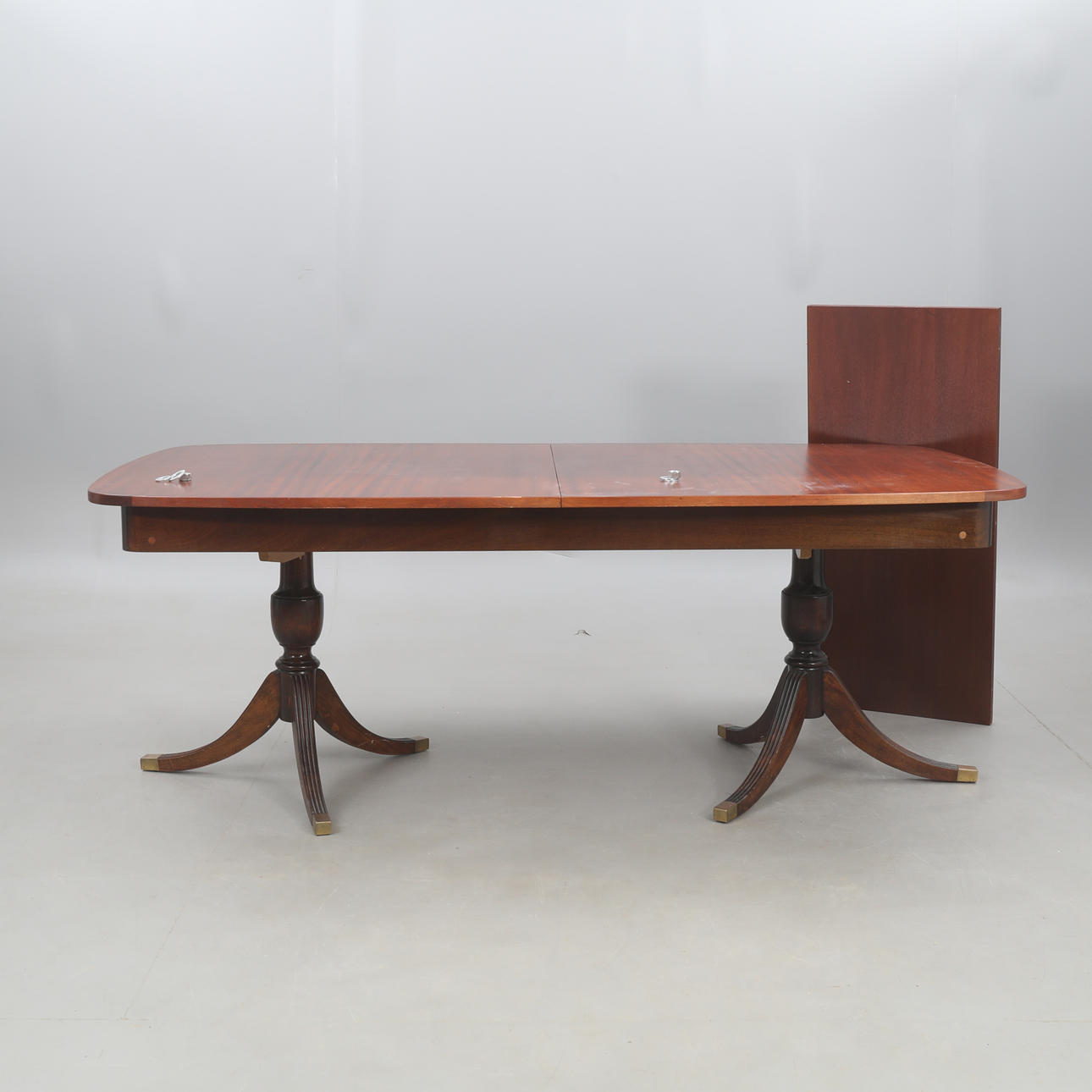 MESA DE COMEDOR, estilo inglés.