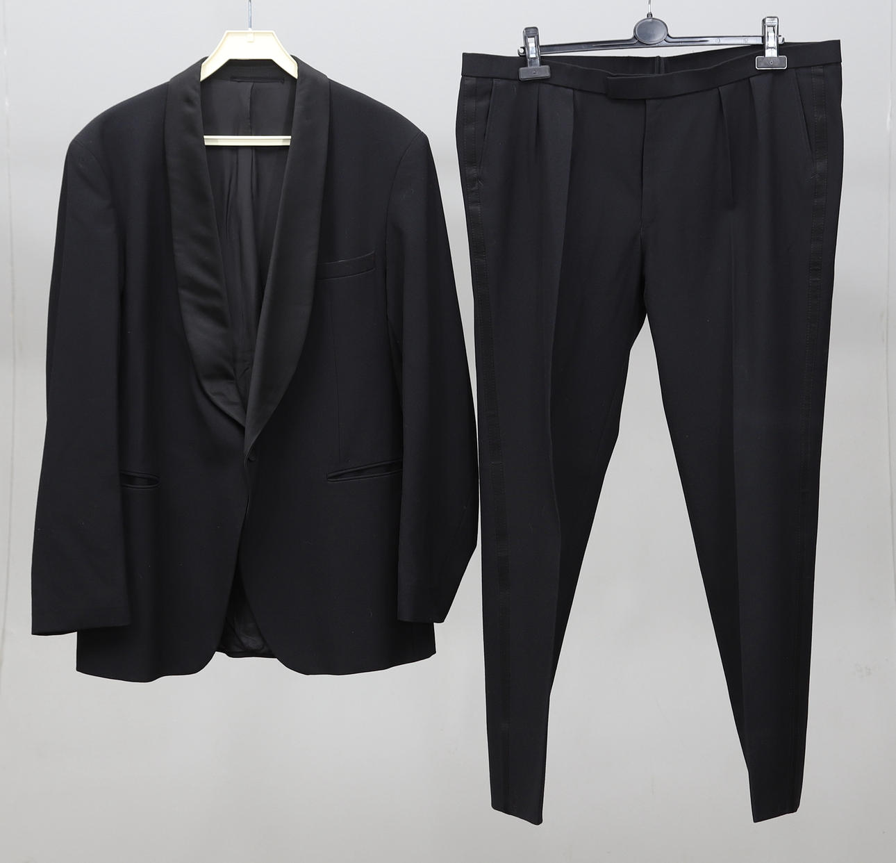 SMOKING, 2 delar, Bäckmans, Norrköping.