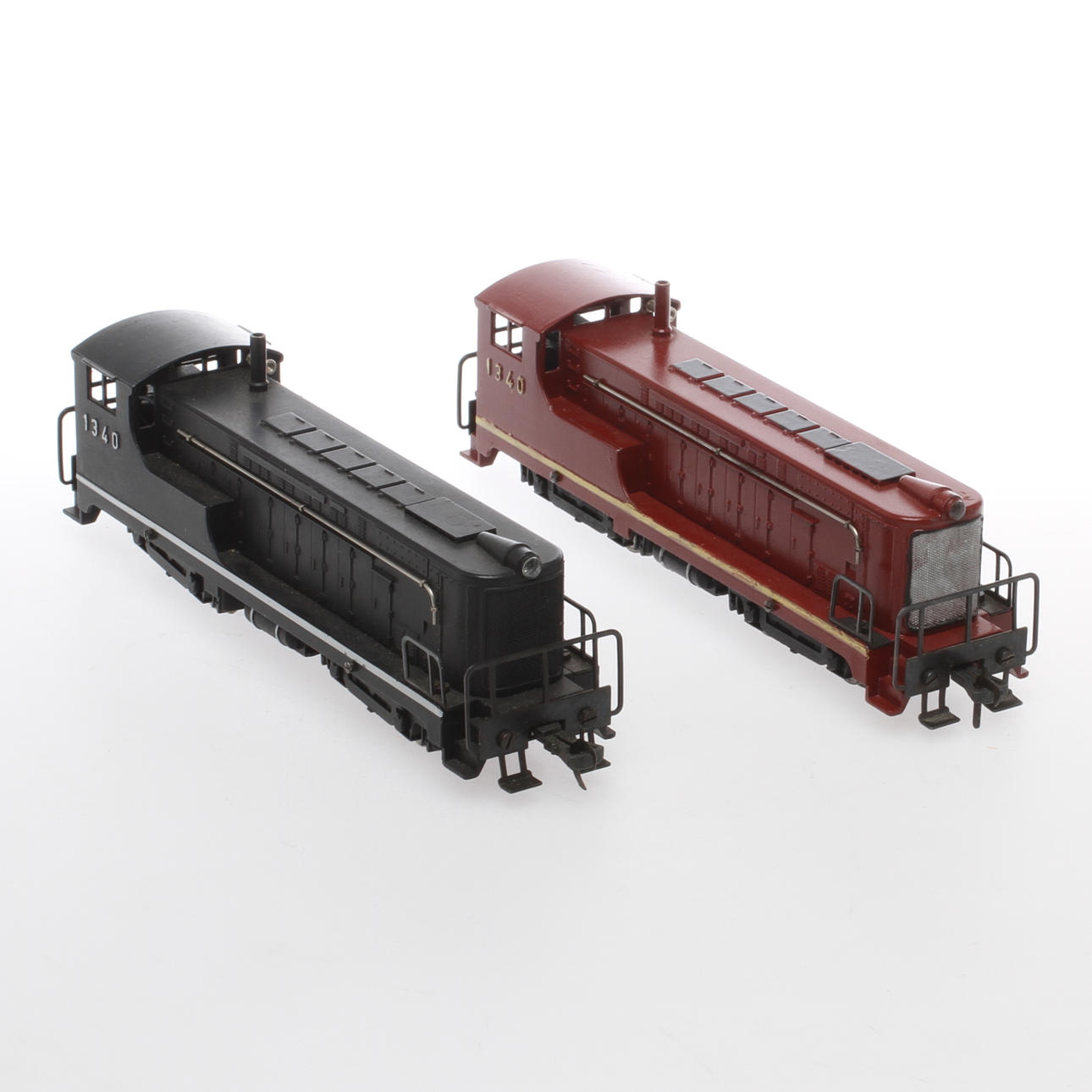 FLEISCHMANN diesellok 1340 svart och röd.