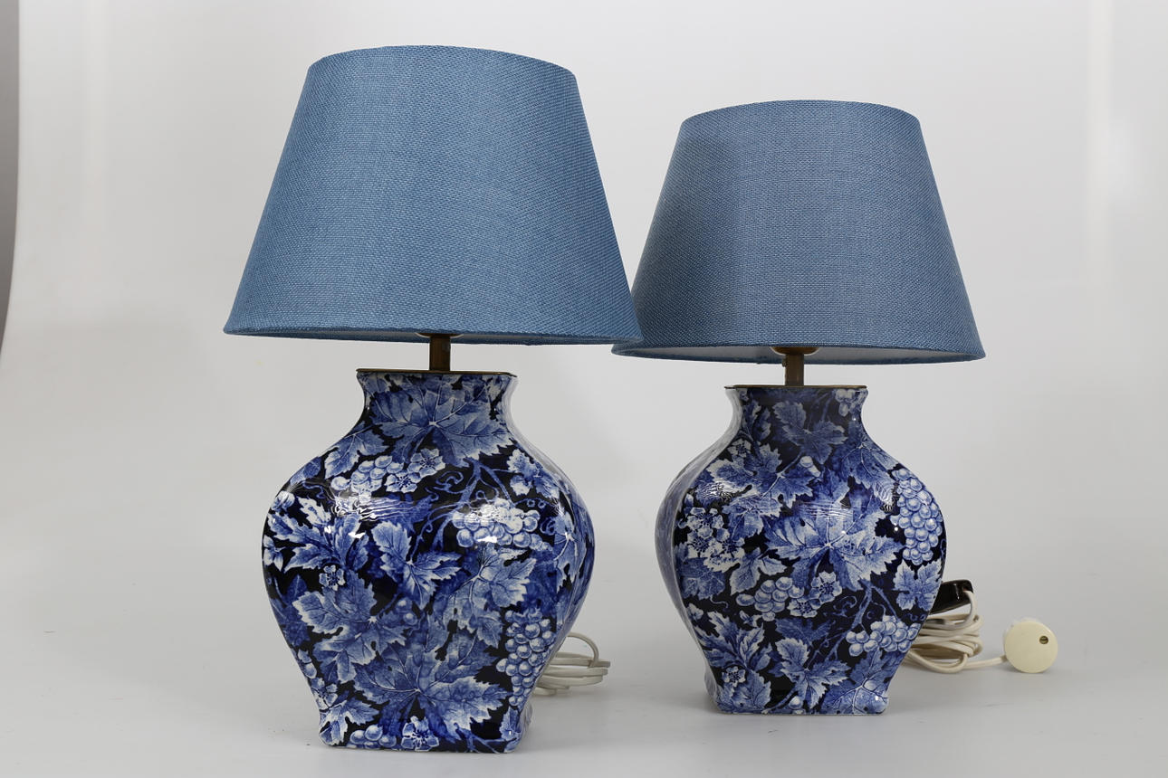 BORDSLAMPOR, porslin, 2 stycken, "Druva", Rörstrand.