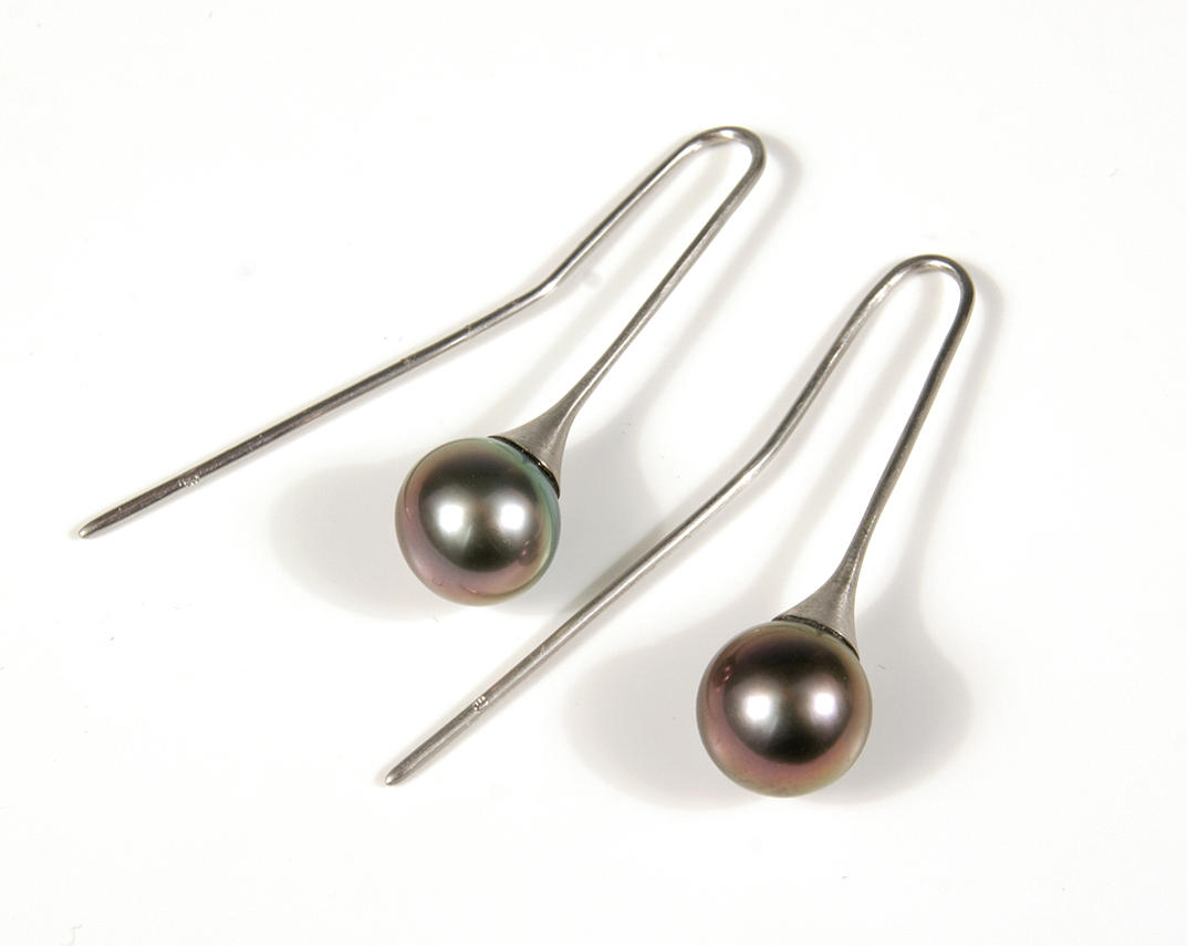 TAHITIPERLEN-OHRHÄNGER. Weißgold 750er.