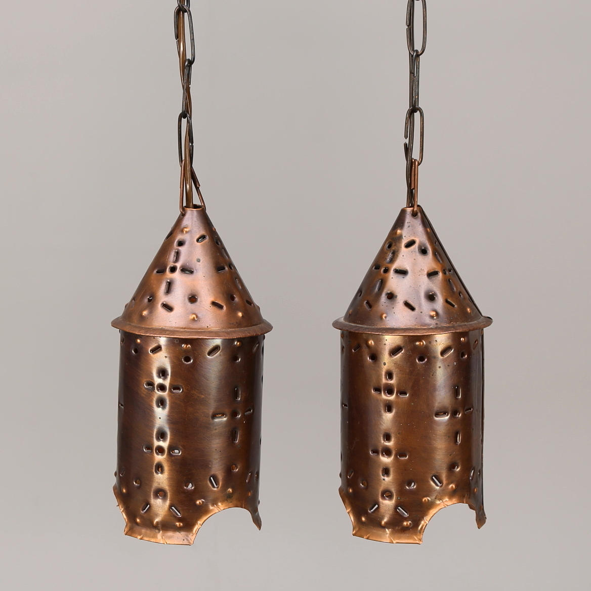 FÖNSTERLAMPOR, ett par, koppar, Olle Malm, signerade.