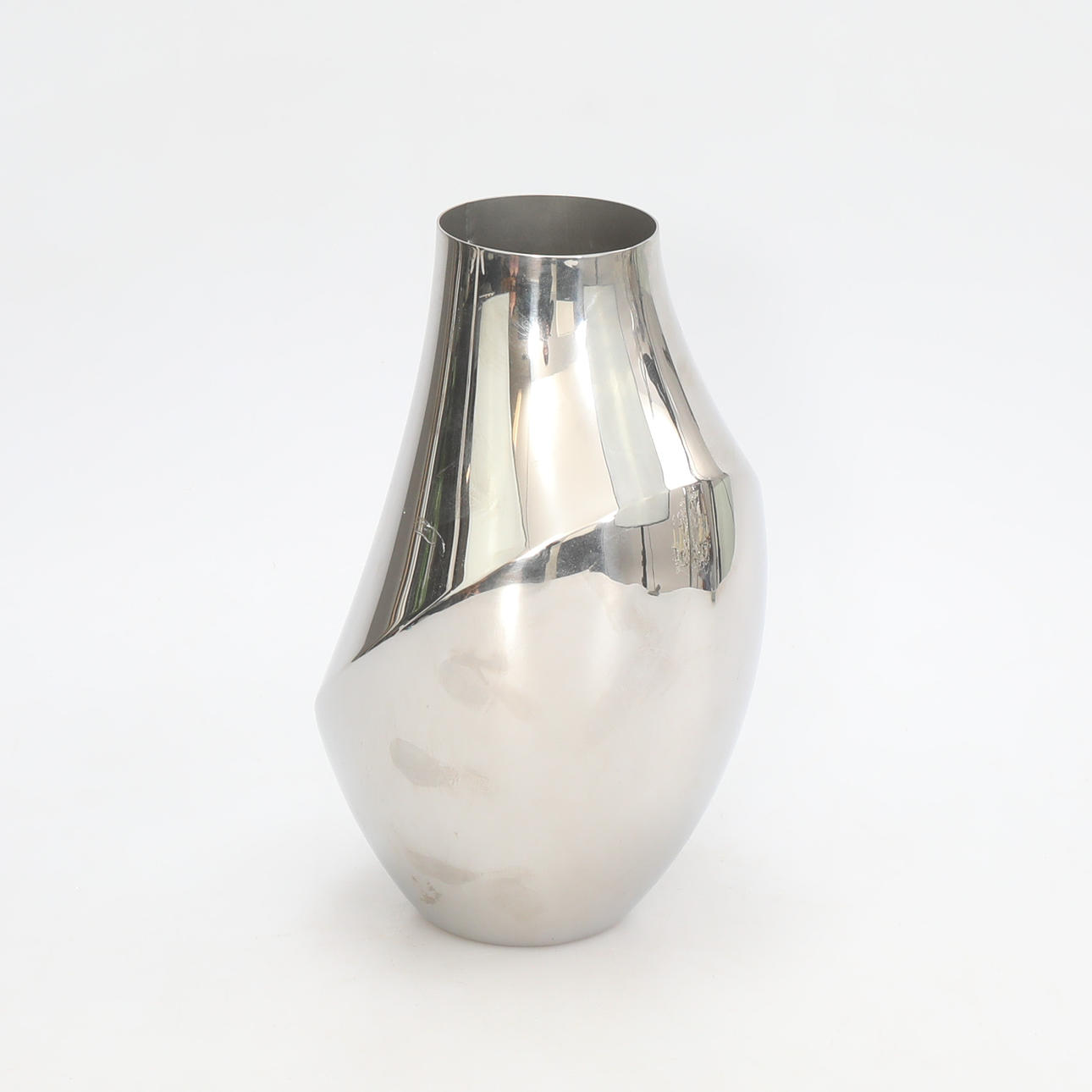 GEORG JENSEN. Vase, „Flora“, medium, rustfrit stål.