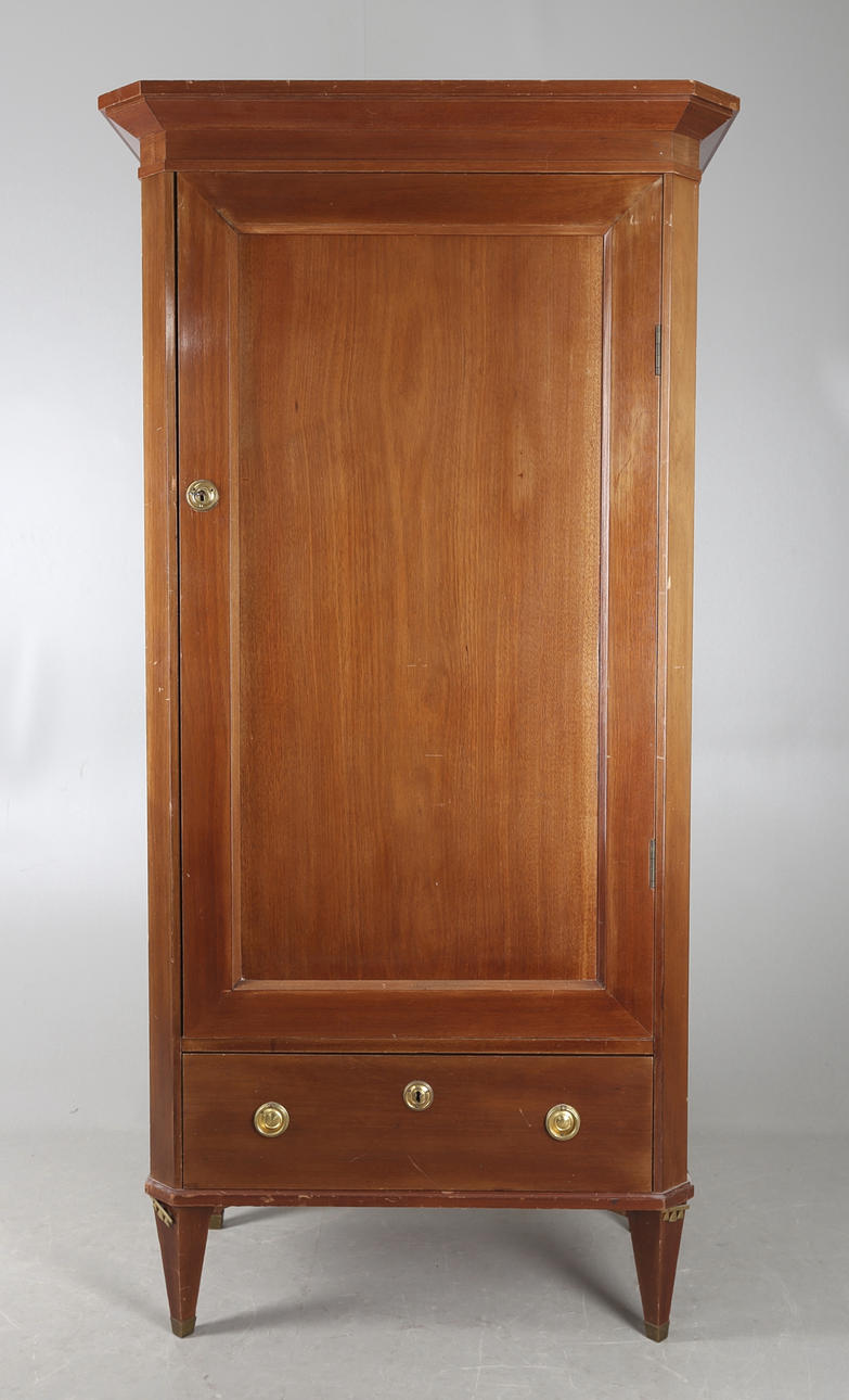 SKÅP, gustaviansk stil, tidigt 1930/40-tal.