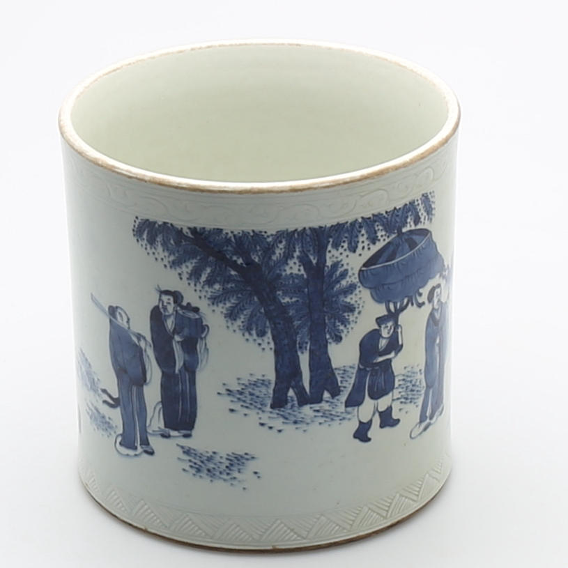 STOR PENSELVAS, porslin, troligen sen Qing-dynasti.