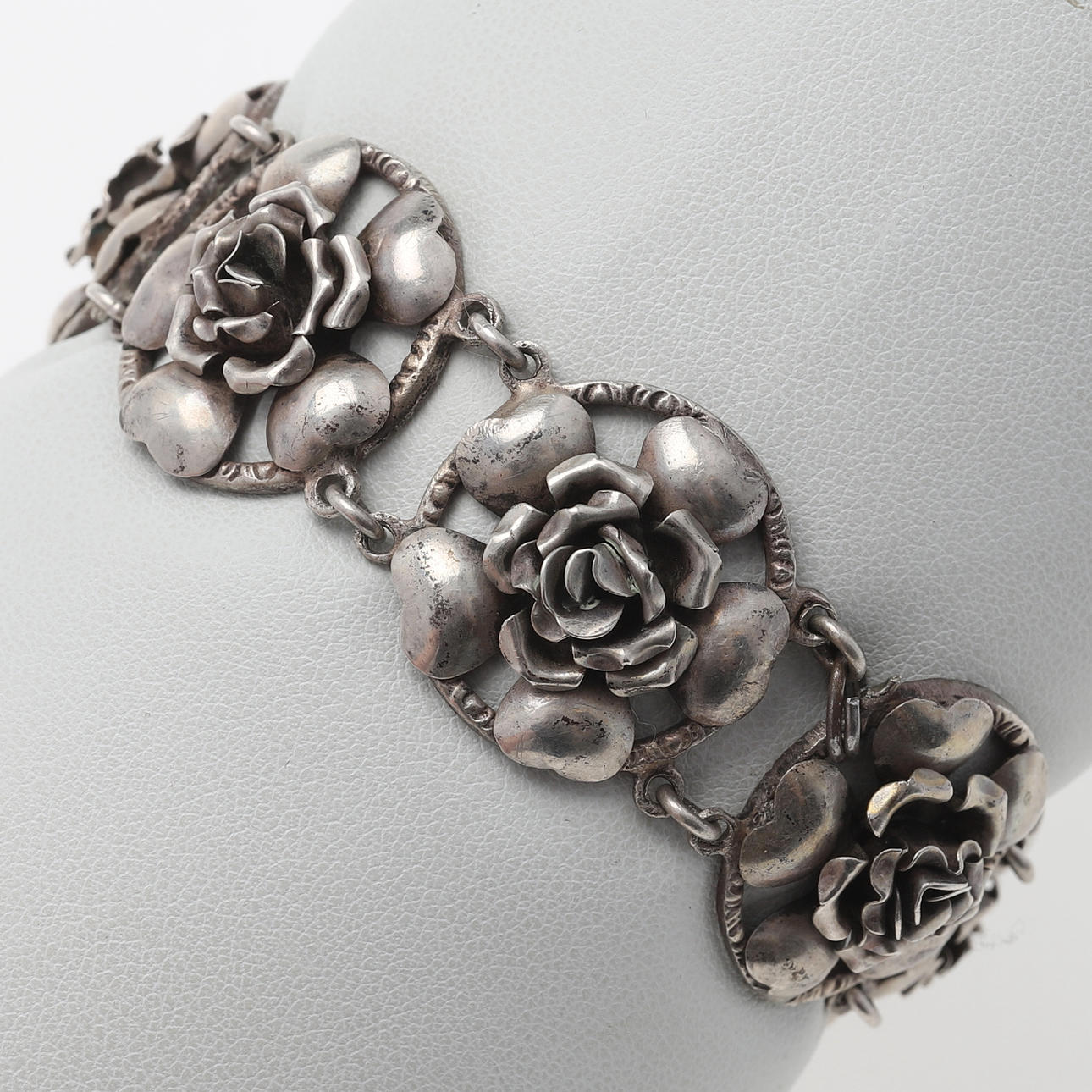 ARMBAND, blommor, silver.