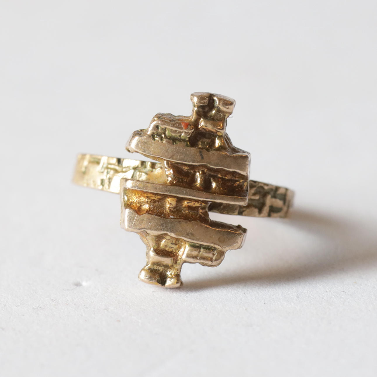 KATARIINA HEIMO-KORU. ring, brons, Finland.