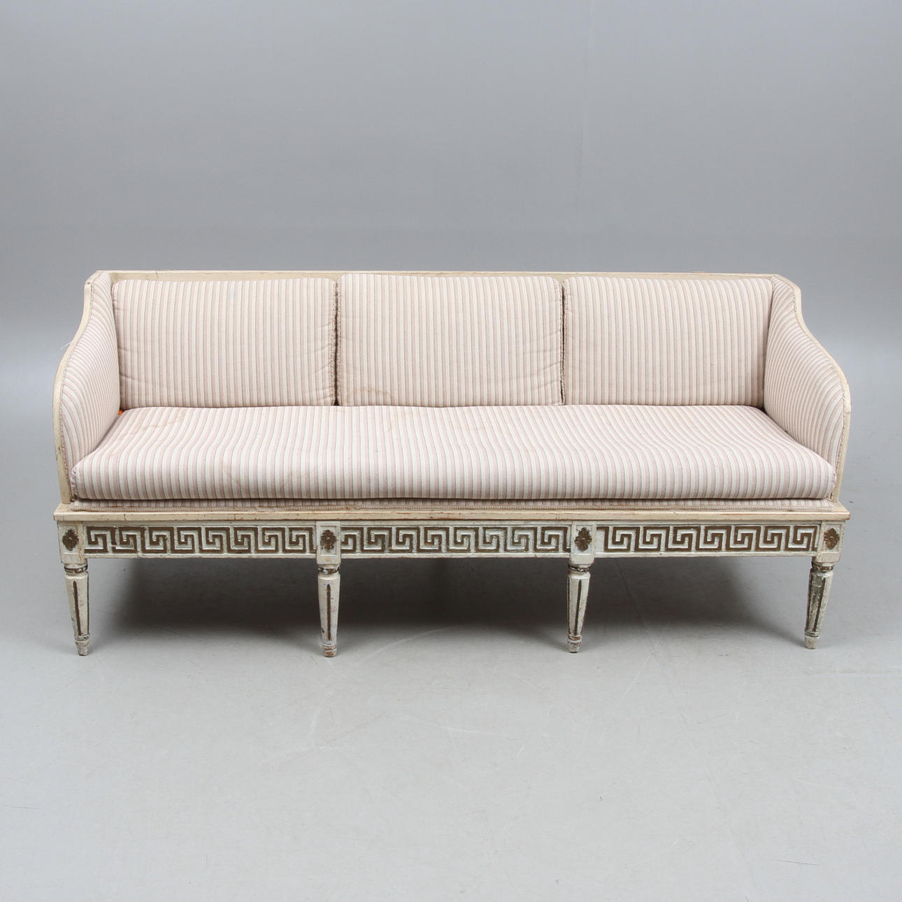 SOFFA, sk trågsoffa, delvis sengustaviansk, omkring 1800.