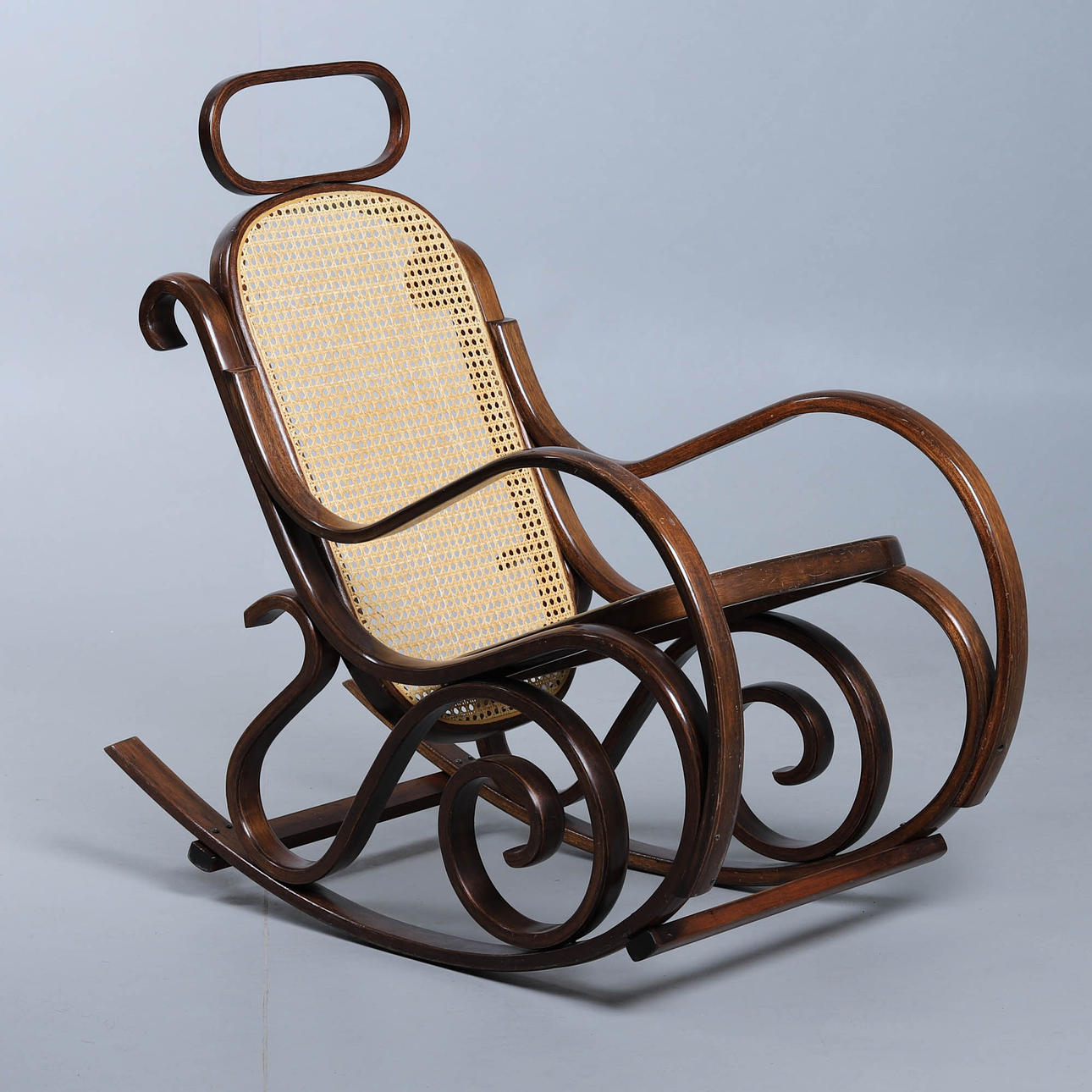 Keinutuoli, Thonet-tyyli, 1900-luku.
