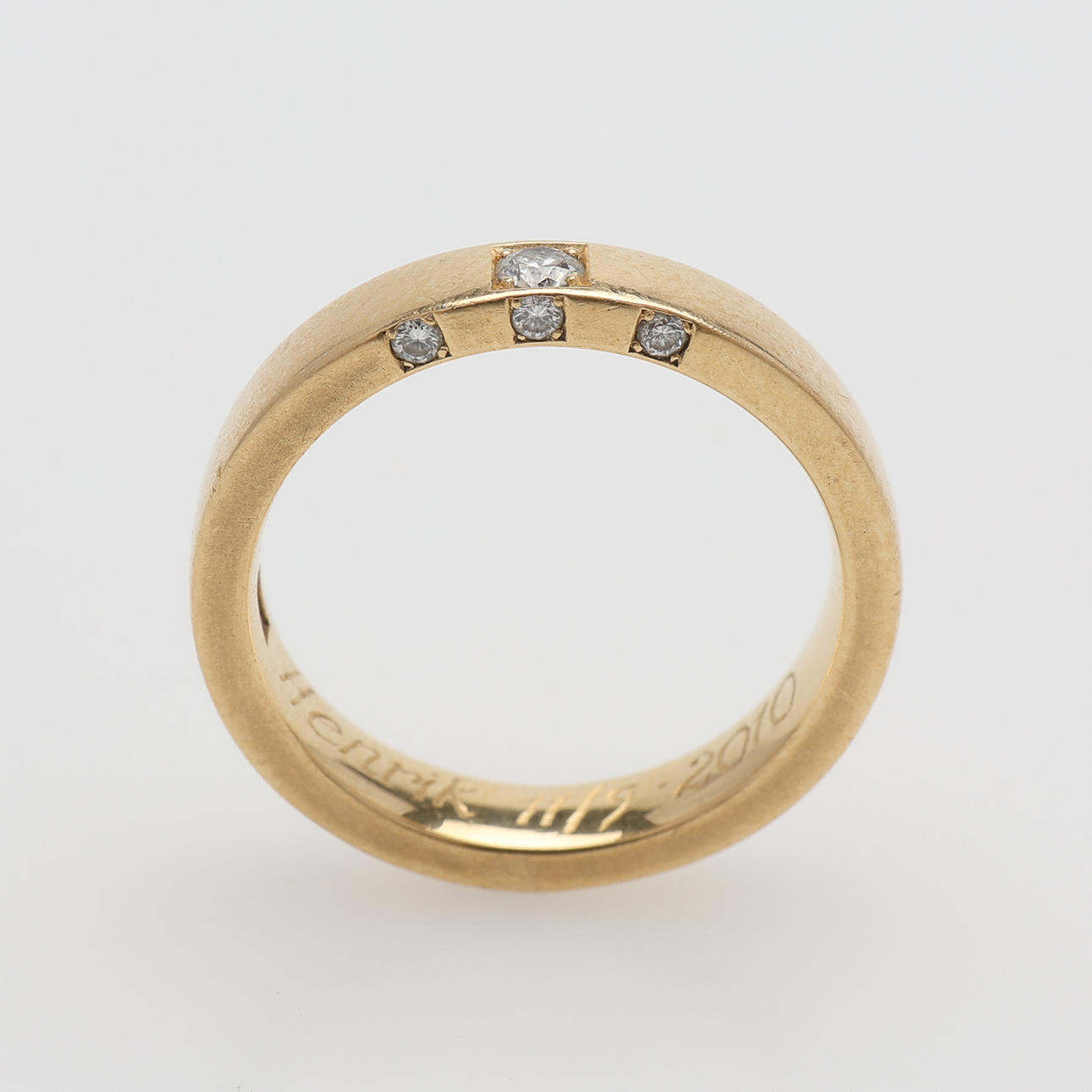 DAVID BUTLER, RING WITH DIAMONDS.