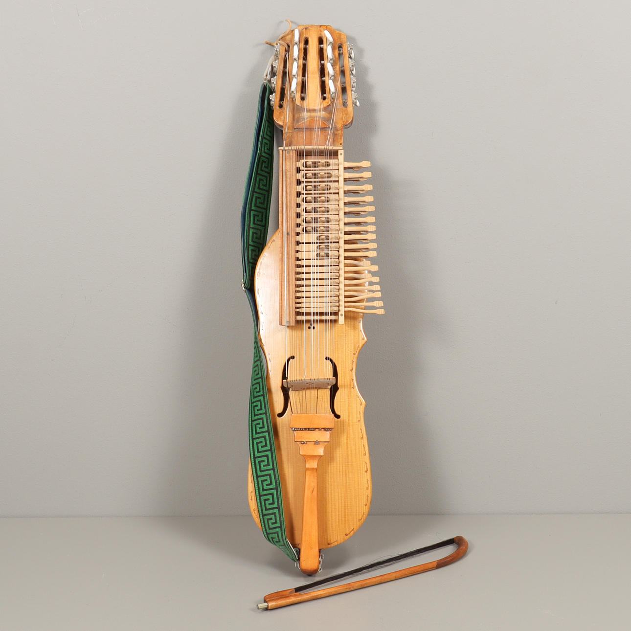 ARPA CLAVE. con cuerda.