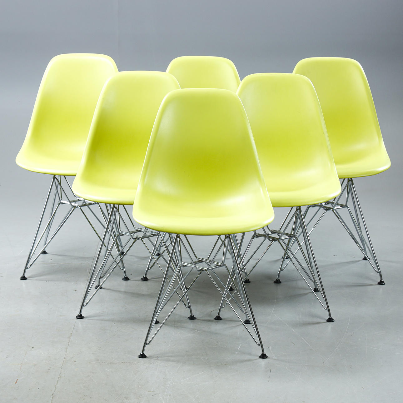 RAY UND CHARLES EAMES. Vitra, „Eames Plastic Chair“, 6 Stühle.