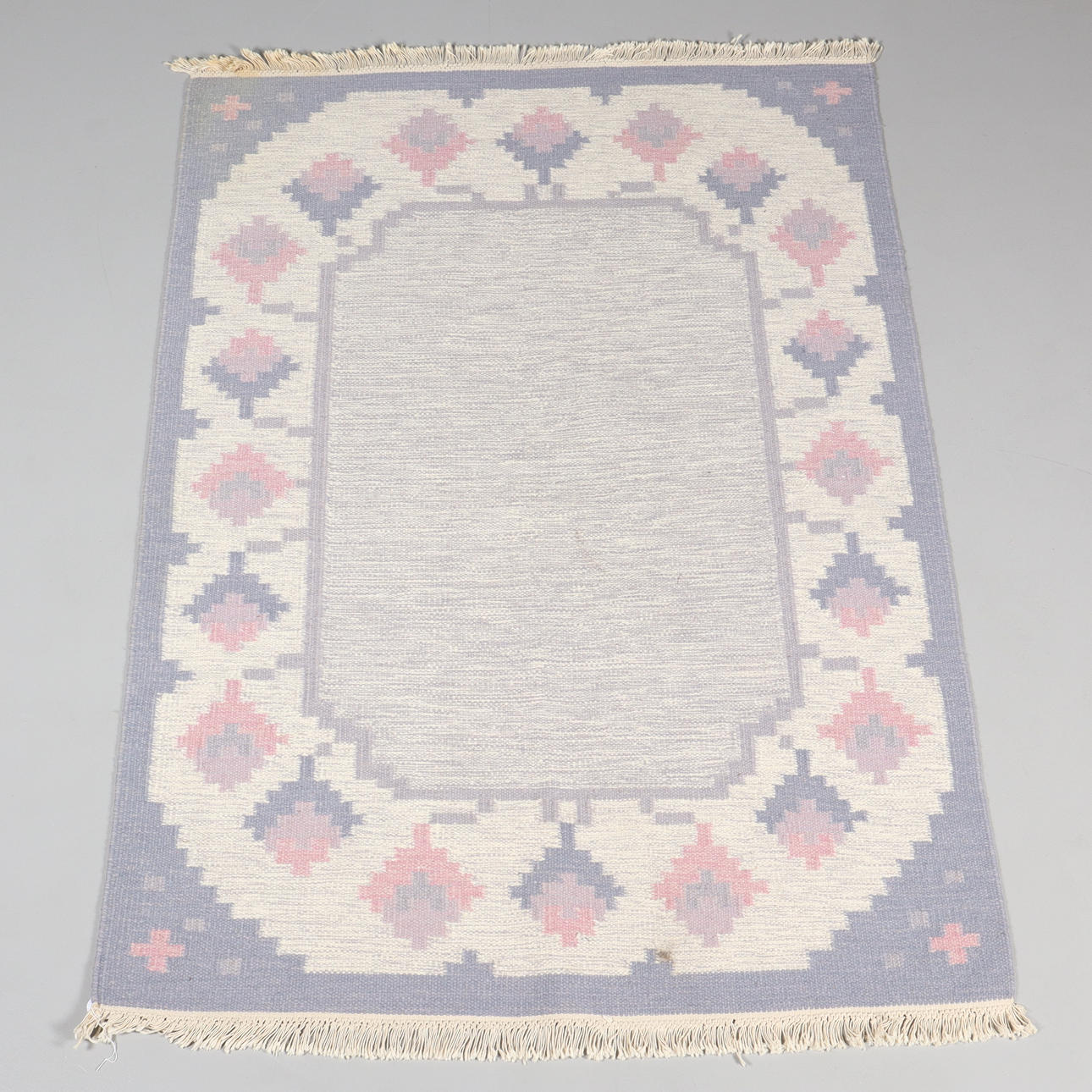 LEINENTEPPICH MIT RÜSCHEN, 140 x 195 cm.