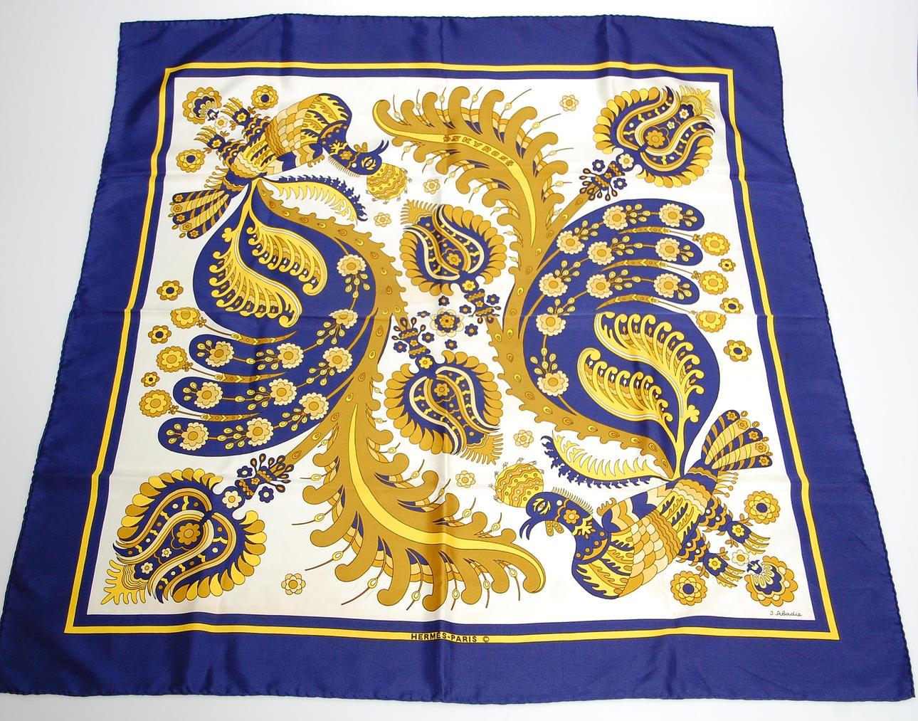 HERMÉS, scarfs siden, Julia Abadie.