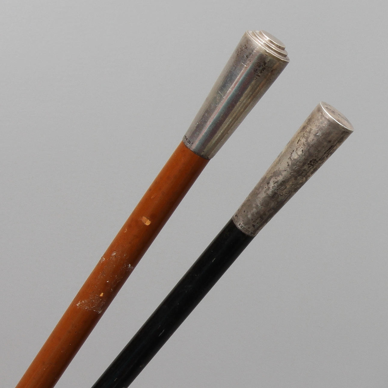 KÄPPAR 2 st, grepp av silver stämplade MGAB, 1900-talets första hälft.